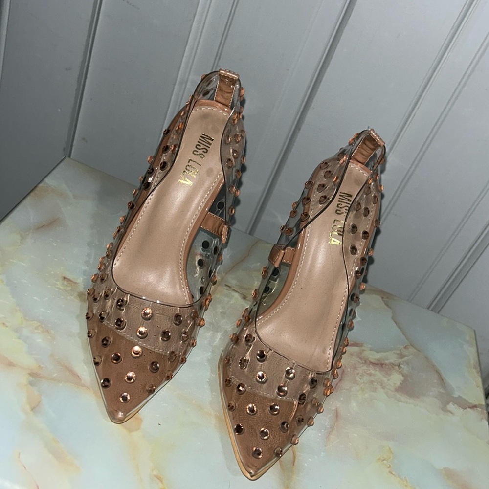 Never worn! Just tried on twice.